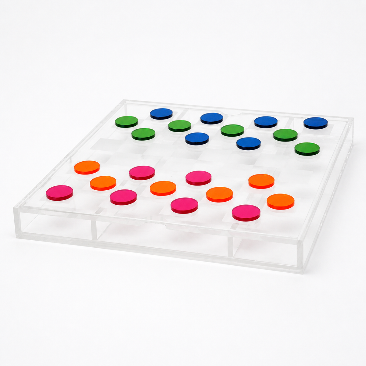 Jogo de damas em acrílico personalizado em fundo branco