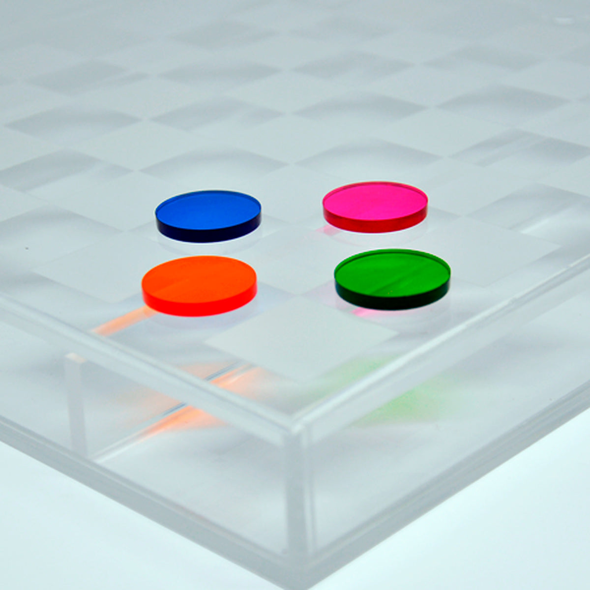 Detalhe das peças coloridas do jogo de damas